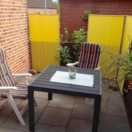 Klaassen- Up Warf *